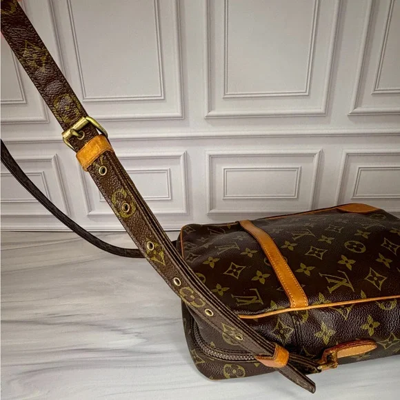 Louis Vuitton Monogram Danube Crossbody Bag | Full Inclusion | Vintage - Picture 9 of 14